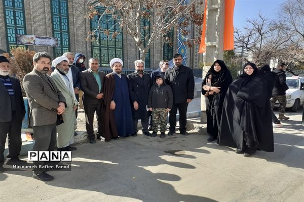 حضور باشکوه دانش‌آموزان در راهپیمایی شهر گلمکان