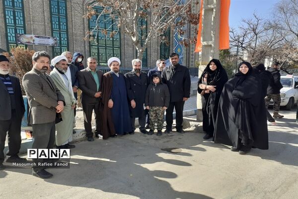 حضور باشکوه دانش‌آموزان در راهپیمایی شهر گلمکان
