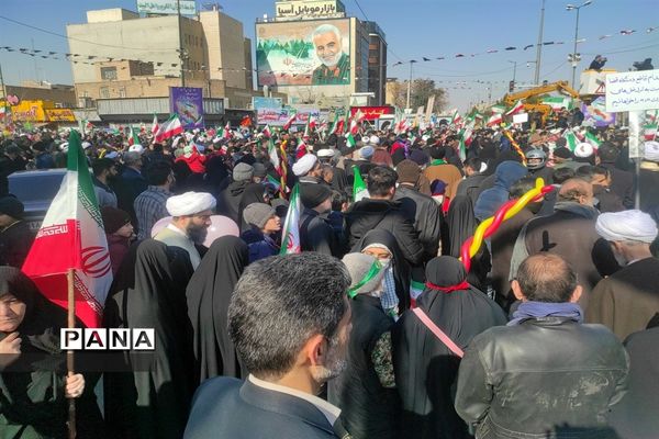 راهپیمایی مردم قم در یوم الله 22 بهمن-1