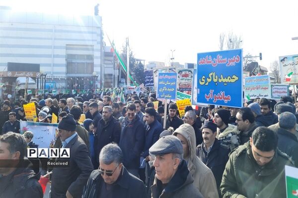 حضور پرشور فرهنگیان و دانش‌آموزان آذربایجان‌غربی در راهپیمایی ۲۲بهمن