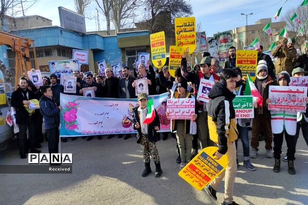 حضور پرشور فرهنگیان و دانش‌آموزان آذربایجان‌غربی در راهپیمایی ۲۲بهمن