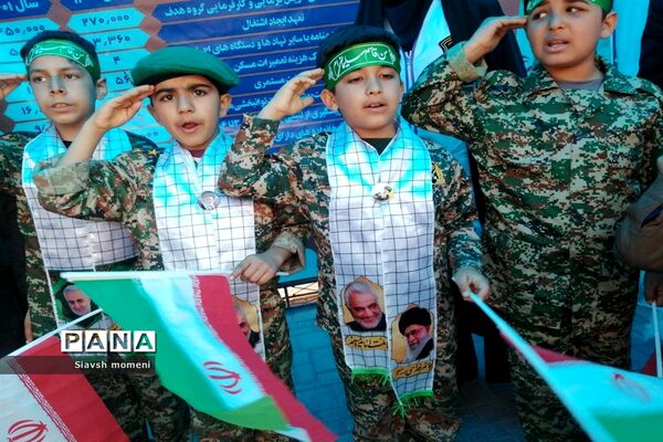 حضور کودکان شیرازی در راهپیمایی 22 بهمن