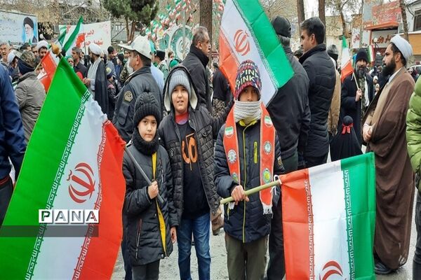 حضور پرشور دانش‌آموزان و فرهنگیان شهرستان طرقبه شاندیز در راهپیمایی ۲۲ بهمن ۱۴۰۱