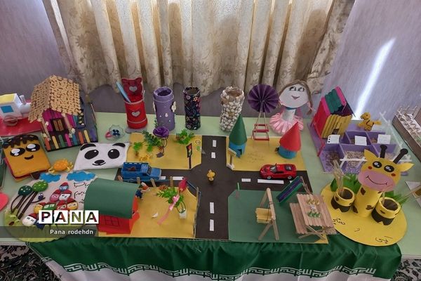 برگزاری نمایشگاه دست‌سازه‌های دانش‌آموزان در دبستان کوثر رودهن