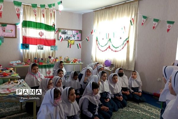 برگزاری نمایشگاه دست‌سازه‌های دانش‌آموزان در دبستان کوثر رودهن