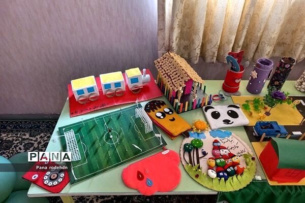 برگزاری نمایشگاه دست‌سازه‌های دانش‌آموزان در دبستان کوثر رودهن