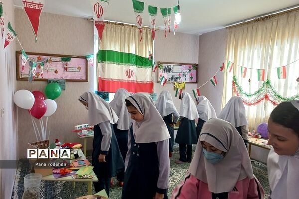 برگزاری نمایشگاه دست‌سازه‌های دانش‌آموزان در دبستان کوثر رودهن