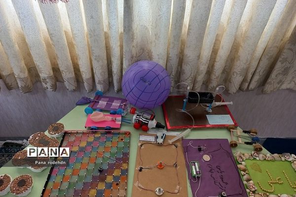 برگزاری نمایشگاه دست‌سازه‌های دانش‌آموزان در دبستان کوثر رودهن