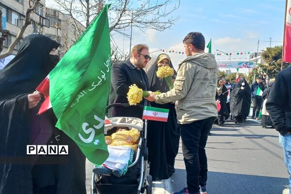 دانش‌آموزان منطقه ۱۰ در جشن ۴۴ سالگی انقلاب، جلوه‌ای ازاقتدارملت ایران را نشان دادند