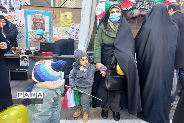 دانش‌آموزان منطقه ۱۰ در جشن ۴۴ سالگی انقلاب، جلوه‌ای ازاقتدارملت ایران را نشان دادند