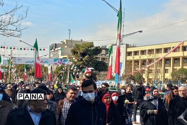 دانش‌آموزان منطقه ۱۰ در جشن ۴۴ سالگی انقلاب، جلوه‌ای ازاقتدارملت ایران را نشان دادند