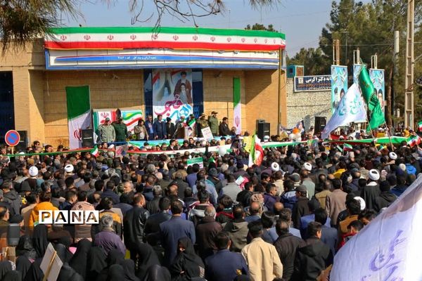 راهپیمایی ۲۲ بهمن ماه با حضور پرشور مردم ولایتمدار و شهید پرور آران و بیدگل