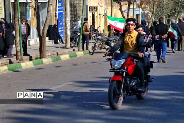 راهپیمایی ۲۲ بهمن ماه با حضور پرشور مردم ولایتمدار و شهید پرور آران و بیدگل