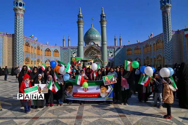 راهپیمایی ۲۲ بهمن ماه با حضور پرشور مردم ولایتمدار و شهید پرور آران و بیدگل