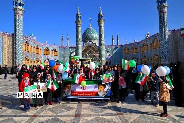 راهپیمایی ۲۲ بهمن ماه با حضور پرشور مردم ولایتمدار و شهید پرور آران و بیدگل