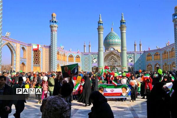 راهپیمایی ۲۲ بهمن ماه با حضور پرشور مردم ولایتمدار و شهید پرور آران و بیدگل