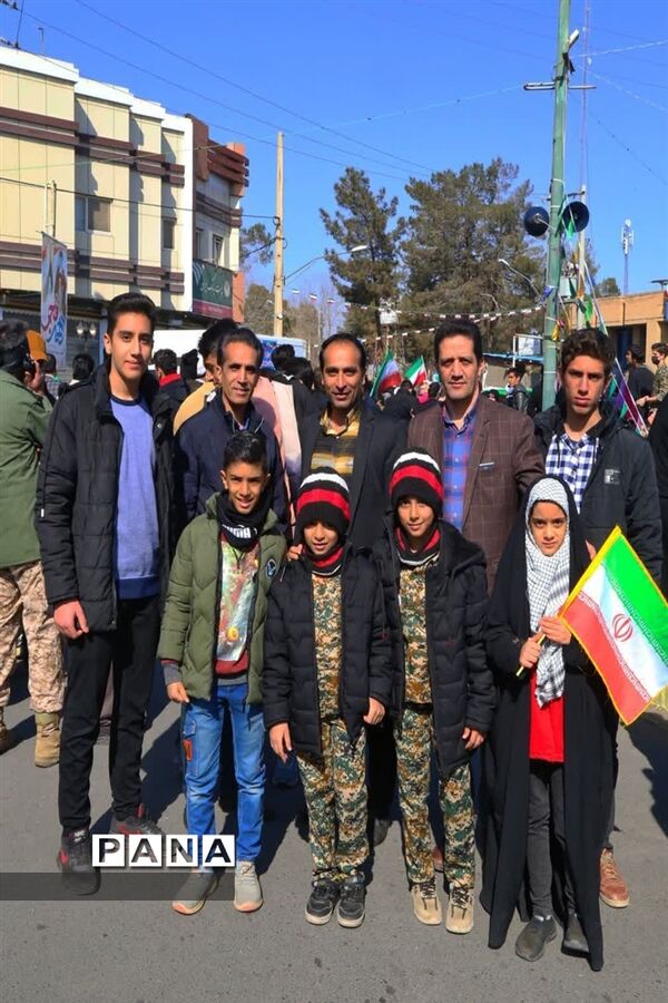 راهپیمایی ۲۲ بهمن ماه با حضور پرشور مردم ولایتمدار و شهید پرور آران و بیدگل