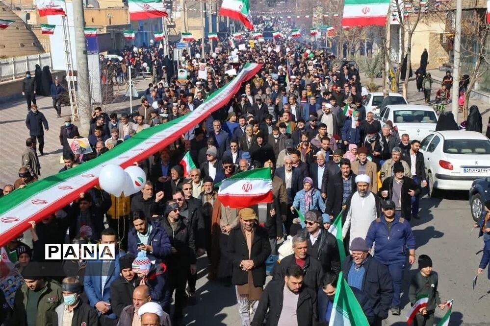 راهپیمایی ۲۲ بهمن ماه با حضور پرشور مردم ولایتمدار و شهید پرور آران و بیدگل