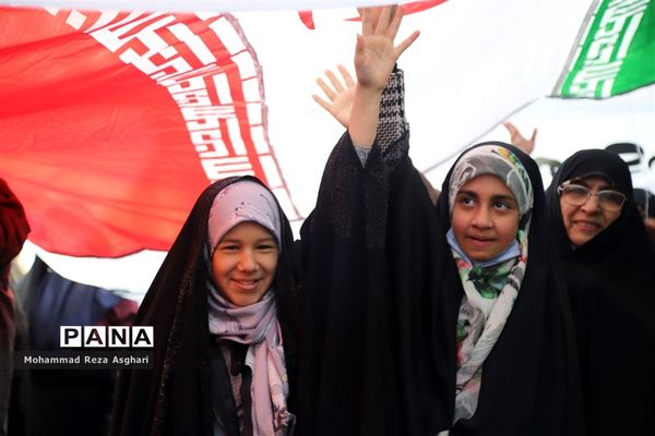 غرفه سازمان دانش‌آموزی در راهپیمایی 22 بهمن