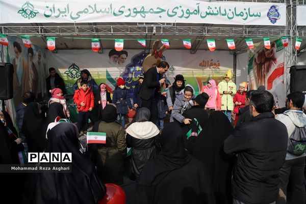 غرفه سازمان دانش‌آموزی در راهپیمایی 22 بهمن