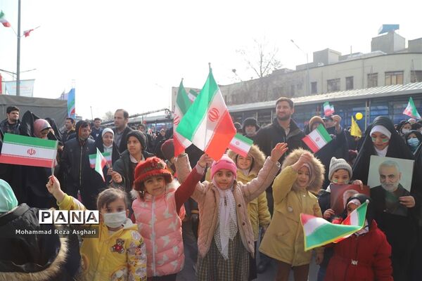غرفه سازمان دانش‌آموزی در راهپیمایی 22 بهمن