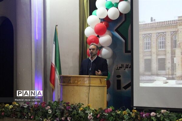 سلسله نشست‌های جهاد تبیین و مراسم در دبیرستان ماندگار البرز