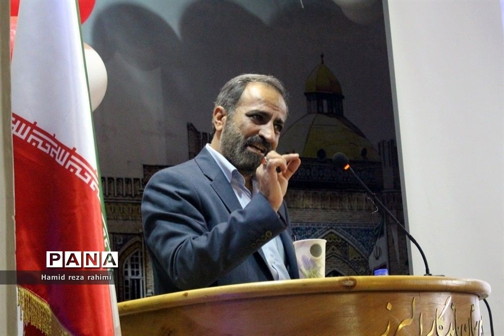 سلسله نشست‌های جهاد تبیین و مراسم در دبیرستان ماندگار البرز