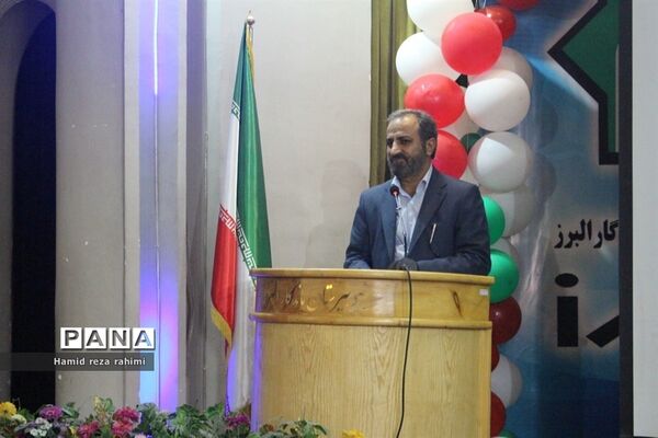 سلسله نشست‌های جهاد تبیین و مراسم در دبیرستان ماندگار البرز