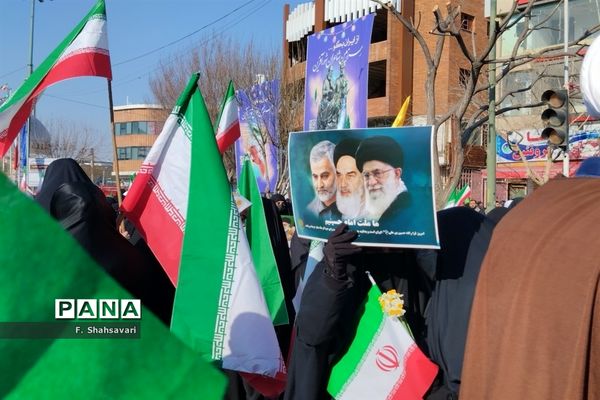 حضورحماسه آفرین مردم قم در راهپیمایی 22 بهمن