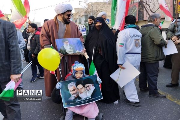 حضورحماسه آفرین مردم قم در راهپیمایی 22 بهمن