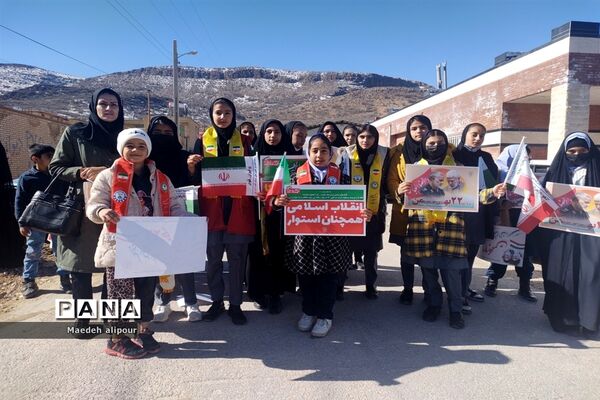 حضور گسترده فرهنگیان و دانش‌آموزان منطقه کامفیروز در راهپیمایی ۲۲ بهمن