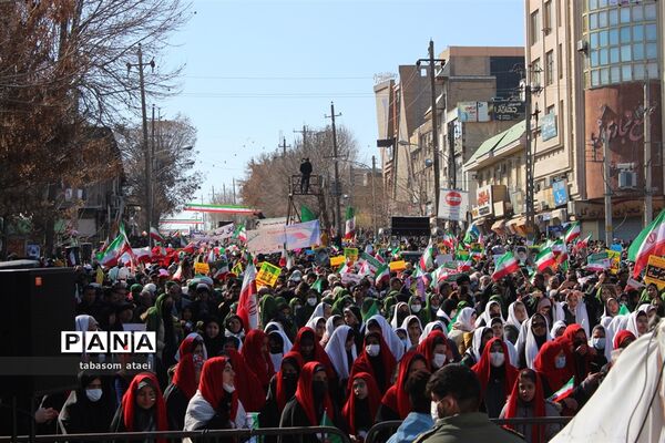 سرود همگانی پیشتازان گام دوم انقلاب در راهپیمایی 22 بهمن