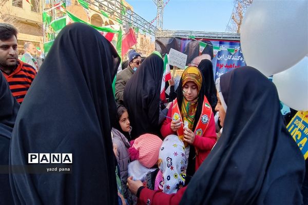 حضور دانش‌آموزان یزدی در غرفه سازمان دانش‌آموزی استان