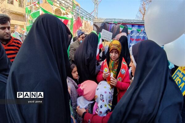 حضور دانش‌آموزان یزدی در غرفه سازمان دانش‌آموزی استان