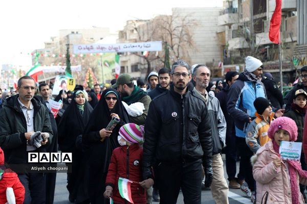 حضور حماسی مردم انقلابی در چهل و چهارمین سالگرد پیروزی انقلاب اسلامی