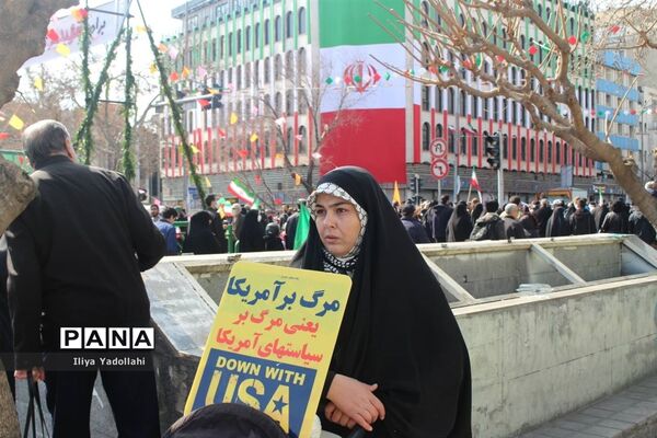 حضور مردم ولایتمدار تهران در مراسم راهپیمایی چهل و چهارمین سالگرد پیروزی انقلاب اسلامی