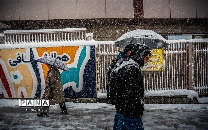 جلوگیری از انسداد معابر ساعت‌ها قبل از شروع بارش برف آغاز شد