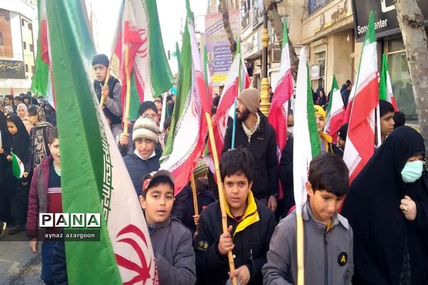 حضور مردم قائمشهر در راهپیمایی ۲۲ بهمن