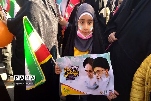 حضور مردم قائمشهر در راهپیمایی ۲۲ بهمن