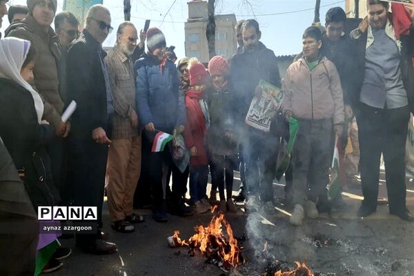 حضور مردم قائمشهر در راهپیمایی ۲۲ بهمن