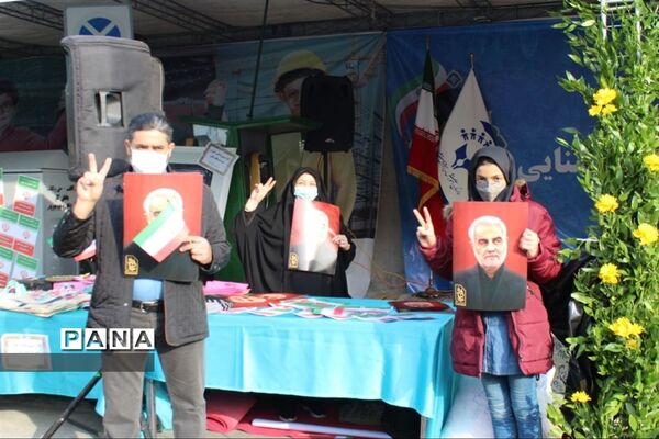 حضورفرهنگیان و دانش‌آموزان آموزش و پرورش استثنایی کشور درراهپیمایی 22 بهمن
