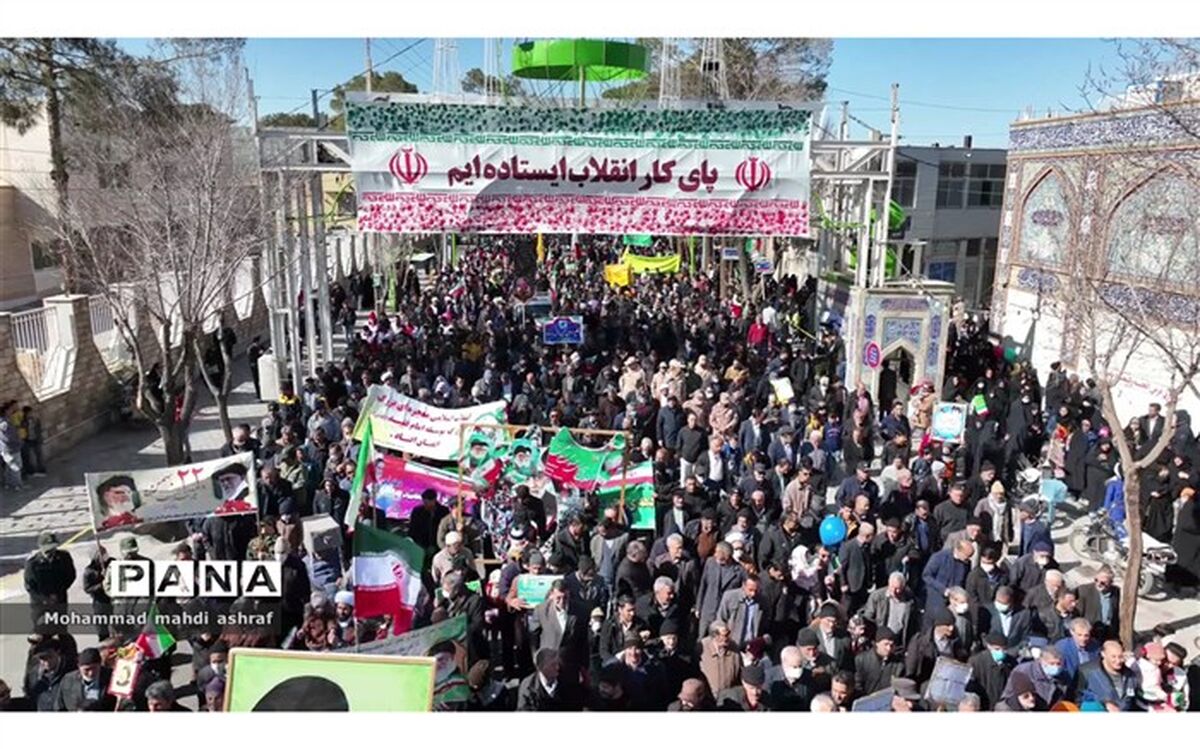 شکوه حضور مردم در جشن چهل و چهارمین سالگی انقلاب در نایین