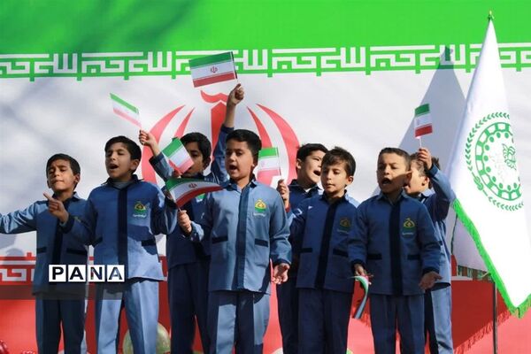 حضور دانش‌آموزان عضو سازمان دانش‌آموزی و خبرگزاری پانا خراسان جنوبی در راهپیمایی 22بهمن
