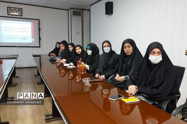 نشست هم‌اندیشی معاونان پرورشی و مربیان تربیتی با امام جمعه فشافویه
