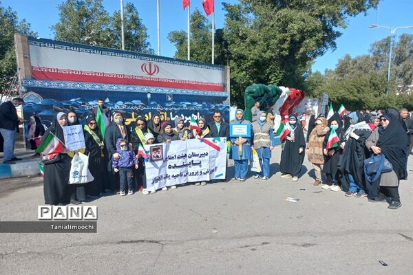 حضور دانش‌آموزان مدرسه تمام تشکیلاتی پاینده در راهپیمایی ۲۲ بهمن