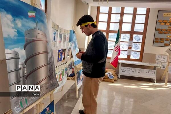 بازدید معاون پرورشی و فرهنگی آموزش و پرورش استان آذربایجان شرقی از نمایشگاه‌های دانش‌آموزی مدارس انقلاب تبریز