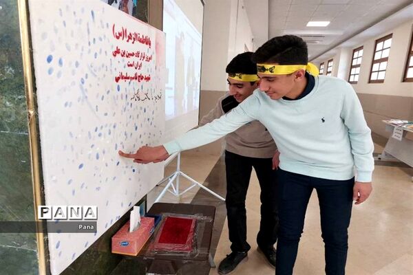 بازدید معاون پرورشی و فرهنگی آموزش و پرورش استان آذربایجان شرقی از نمایشگاه‌های دانش‌آموزی مدارس انقلاب تبریز
