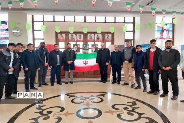 بازدید معاون پرورشی و فرهنگی آموزش و پرورش استان آذربایجان شرقی از نمایشگاه‌های دانش‌آموزی مدارس انقلاب تبریز