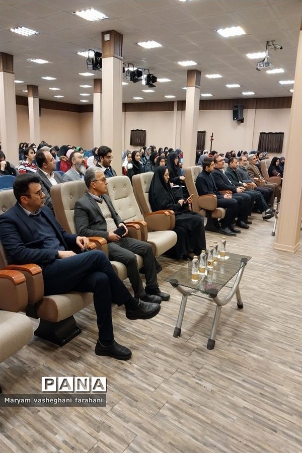 تجلیل از افتخارآفرینان و نخبگان دانش‌آموزی منطقه ۲