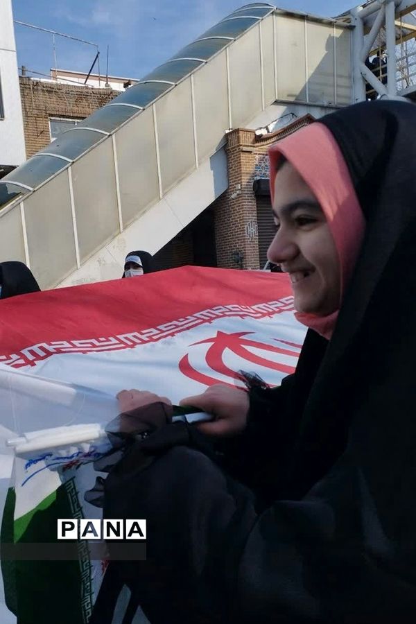 فعالیت‌های بسیج دانش‌آموزی در راهپیمایی 22 بهمن